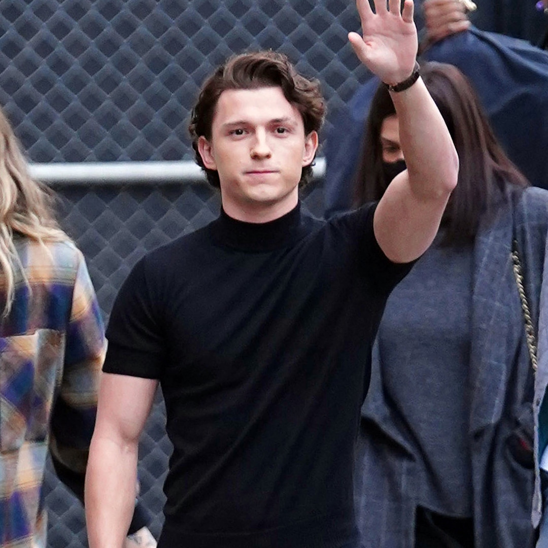 How Tom Holland Really Feels About His Iconic “Umbrella” Performance 6 Years Later – E! Online